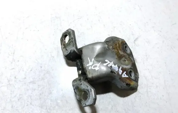Hyundai Elantra Front door upper hinge