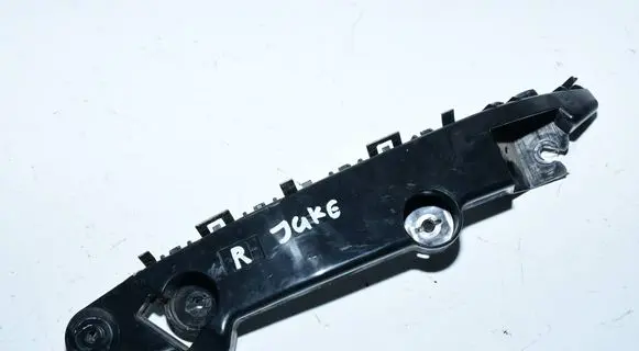 Front bumper mounting bracket