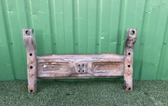 Gearbox mounting bracket
