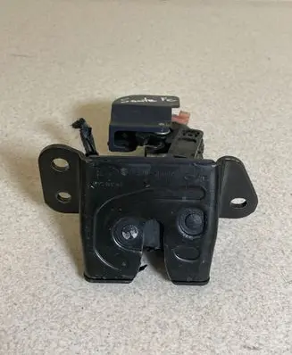 Hyundai Santa Fe Tailgate/trunk/boot lock/catch/latch 812302B000