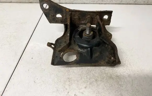 Toyota Prius (XW20) Engine mount bracket 1237221110 12372-21110