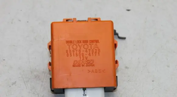Toyota Prius (XW30) Door control unit/module 8597047020