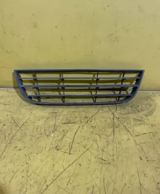 Volkswagen Polo IV 9N3 Front bumper lower grill 6Q853677B