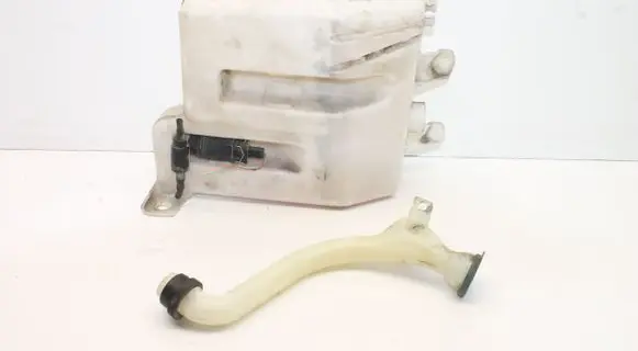 Nissan Note (E12) Windshield washer fluid reservoir/tank