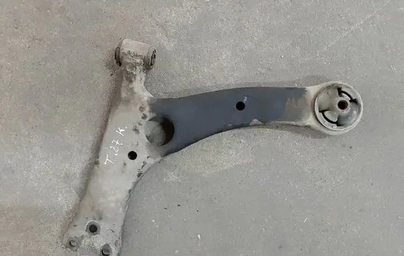 Toyota Corolla Verso AR10 Front lower control arm/wishbone