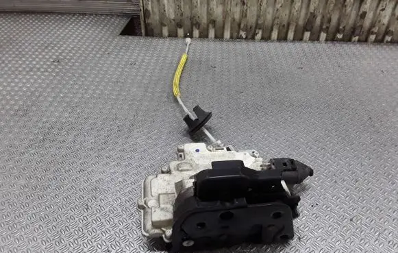 Audi A4 S4 B7 8E 8H Rear door lock