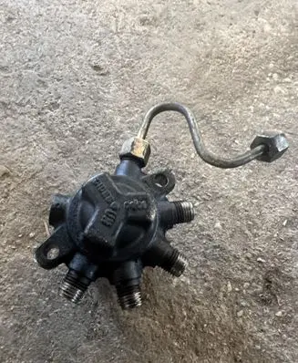 Renault Megane II Fuel distributor 
