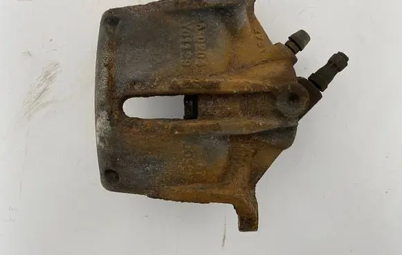Ford Mondeo Mk III Front brake caliper