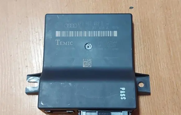 Audi A6 S6 C6 4F Gateway control module 4F0907468D