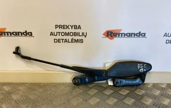 Mercedes-Benz E W211 Front wiper blade arm A2118200444