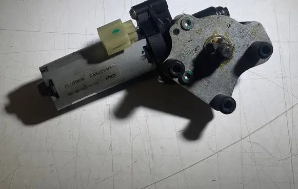 BMW 3 F30 F35 F31 Seat adjustment motor P1112910600 P117122 82281242