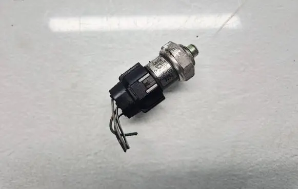 Mazda 5 Air conditioning (A/C) pressure sensor L5031000100
