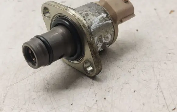 Toyota Corolla Verso AR10 Fuel pressure regulator 042260L030