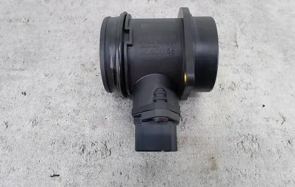 Audi A4 S4 B5 8D Mass air flow meter 0280218340BOSCH
