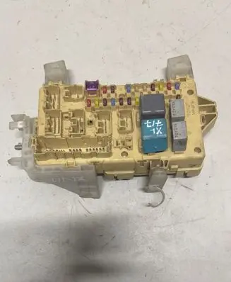 Toyota Corolla Verso AR10 Fuse module 060301Z7689N 19J006M 90ACL1007
