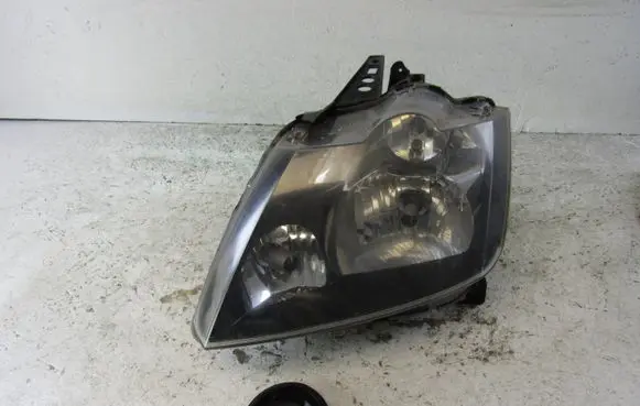 Renault Modus Headlight/headlamp 8200652047
