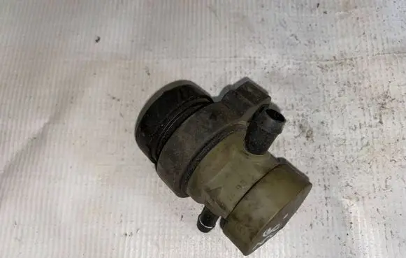 Mercedes-Benz E W210 Vacuum valve 0004701493 A0004701493
