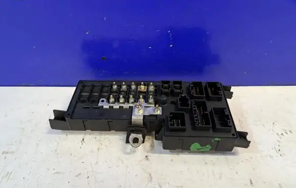 Volvo XC90 Fuse module 30728008 518828108
