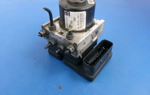 Volkswagen Golf V ABS Pump 1K0614117AE