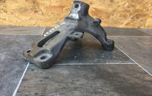 Audi A4 S4 B8 8K Engine mounting bracket 8K0199308