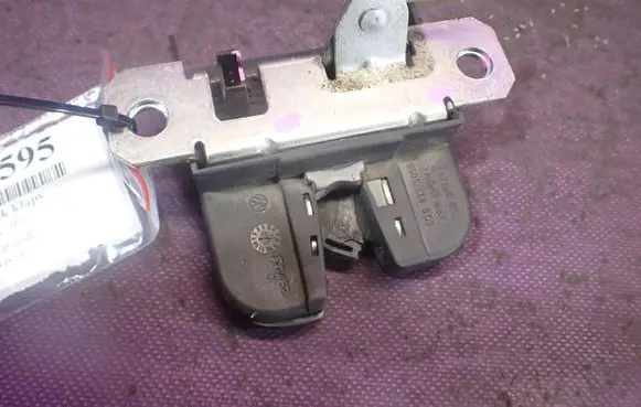 Volkswagen Polo Tailgate/trunk/boot lock/catch/latch 