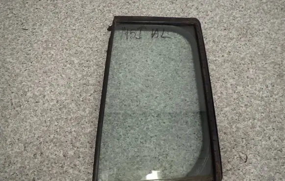Mazda 5 Sliding door window/glass 