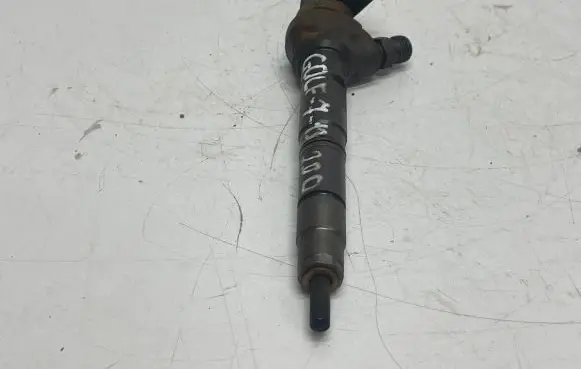 Volkswagen Golf VII Fuel injector 04l130277E