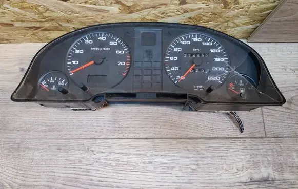 Audi 80 90 S2 B4 Speedometer (instrument cluster) 110008563