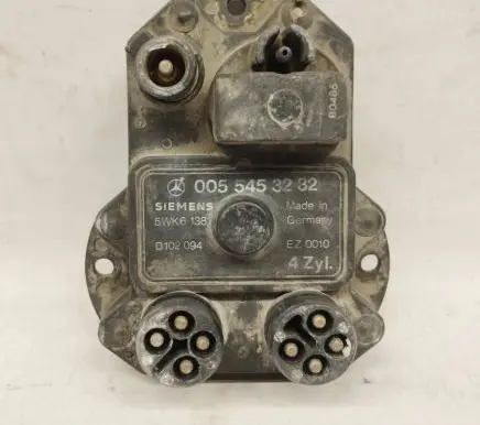 Mercedes-Benz E W124 Ignition amplifier control unit 0055453232 A0055453232