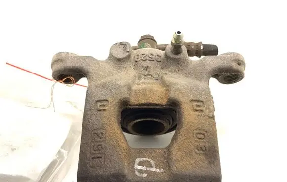 Nissan Qashqai Rear brake caliper
