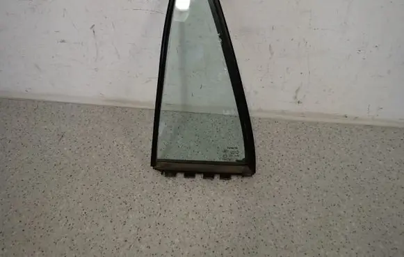 Toyota Corolla E120 E130 Sliding door window/glass 
