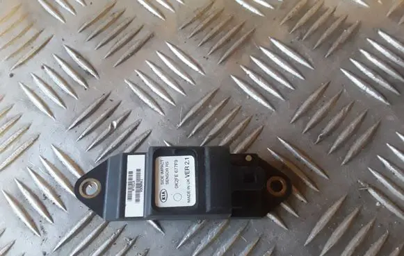 KIA Carens I Airbag deployment crash/impact sensor 0K2FE677F9