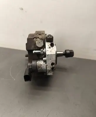 BMW 3 E90 E91 Fuel injection high pressure pump 7788670 R70 0445010045