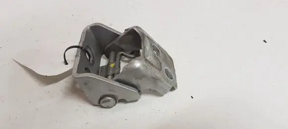 Peugeot 207 Front door lower hinge
