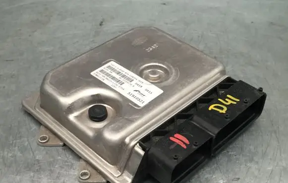 Fiat 500L Engine control unit/module ECU 8GSFHM 51910521 5000985HB