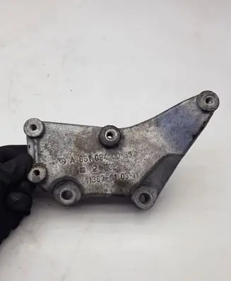 Mercedes-Benz Sprinter W906 Engine mounting bracket A6510940039