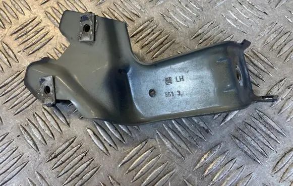 Fender mounting bracket