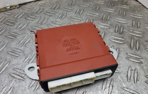 Lexus GS 300 350 430 450H Door control unit/module 8922230120 1233006491
