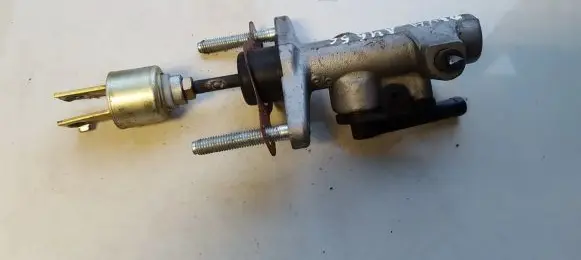 Toyota RAV 4 (XA20) Clutch master cylinder