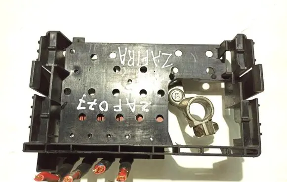Opel Zafira C Fuse module 13368492