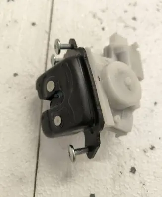 Loading door lock