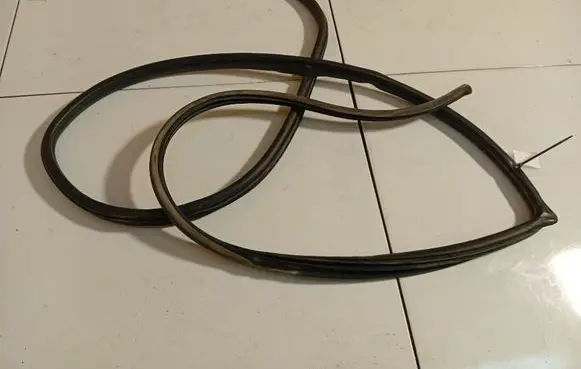 Opel Antara Rubber seal front coupe door 