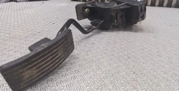 Mitsubishi Grandis Accelerator throttle pedal APM30005