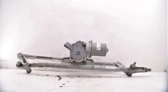 Chrysler Town & Country V Front wiper linkage and motor W000011423