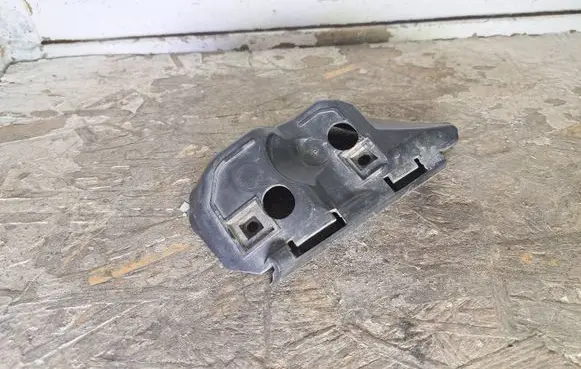Volvo V50 Front bumper mounting bracket 30655874