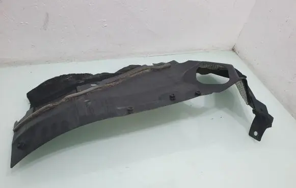 Dodge Durango III Heat shield in engine bay 