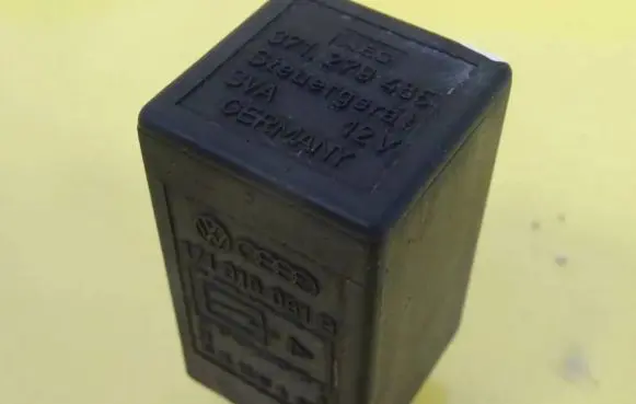 Volkswagen Golf II Other relay 171919091B