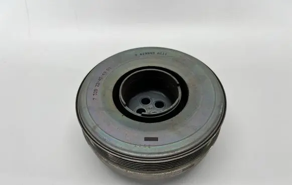 BMW 4 F36 Gran coupe Crankshaft pulley 7619245