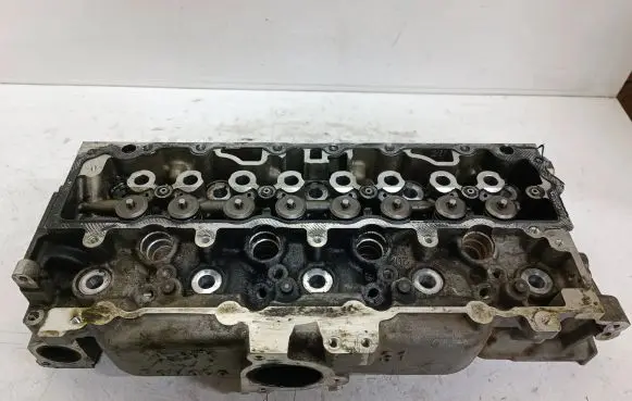 Peugeot 208 I Engine head 9684457210