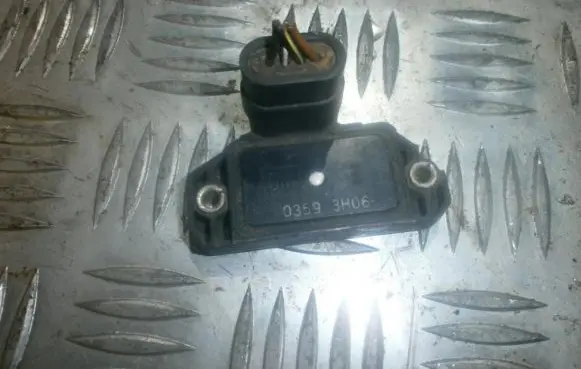 Opel Corsa B Ignition amplifier control unit 03593H06